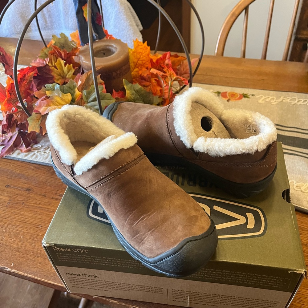 Keen Women's Crested Butte Slip-On in Potting Soil